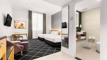 Familie vierpersoonskamer, 2 queensize bedden (Deluxe) | 1 slaapkamer, een kluis op de kamer, individueel gemeubileerd