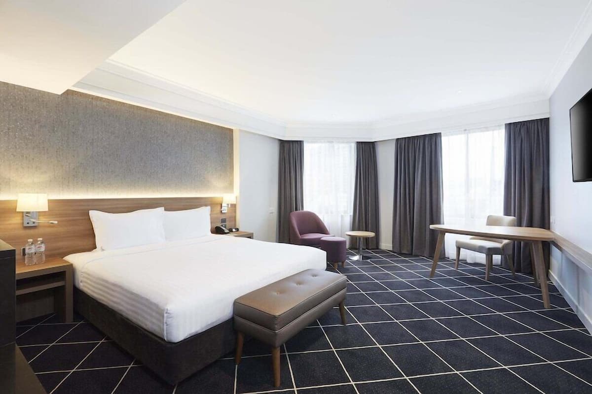 In-room safe, individually furnished, desk, laptop workspace