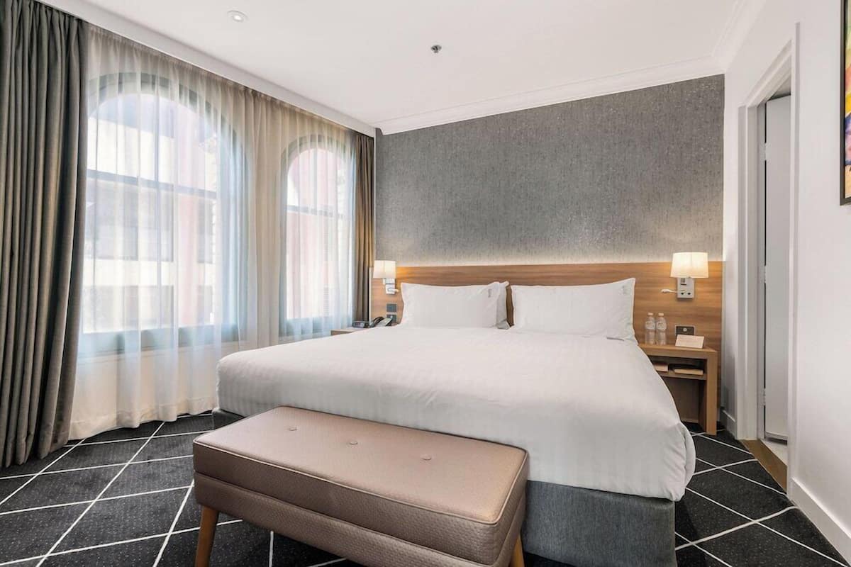 In-room safe, individually furnished, desk, laptop workspace