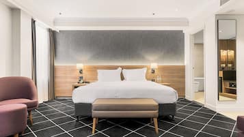 Premier Suite | In-room safe, individually furnished, desk, laptop workspace