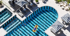 Piscine extérieure, cabanas (supplément), parasols