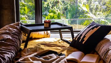 qtQT Cabin | Minibar, in-room safe, blackout drapes, iron/ironing board