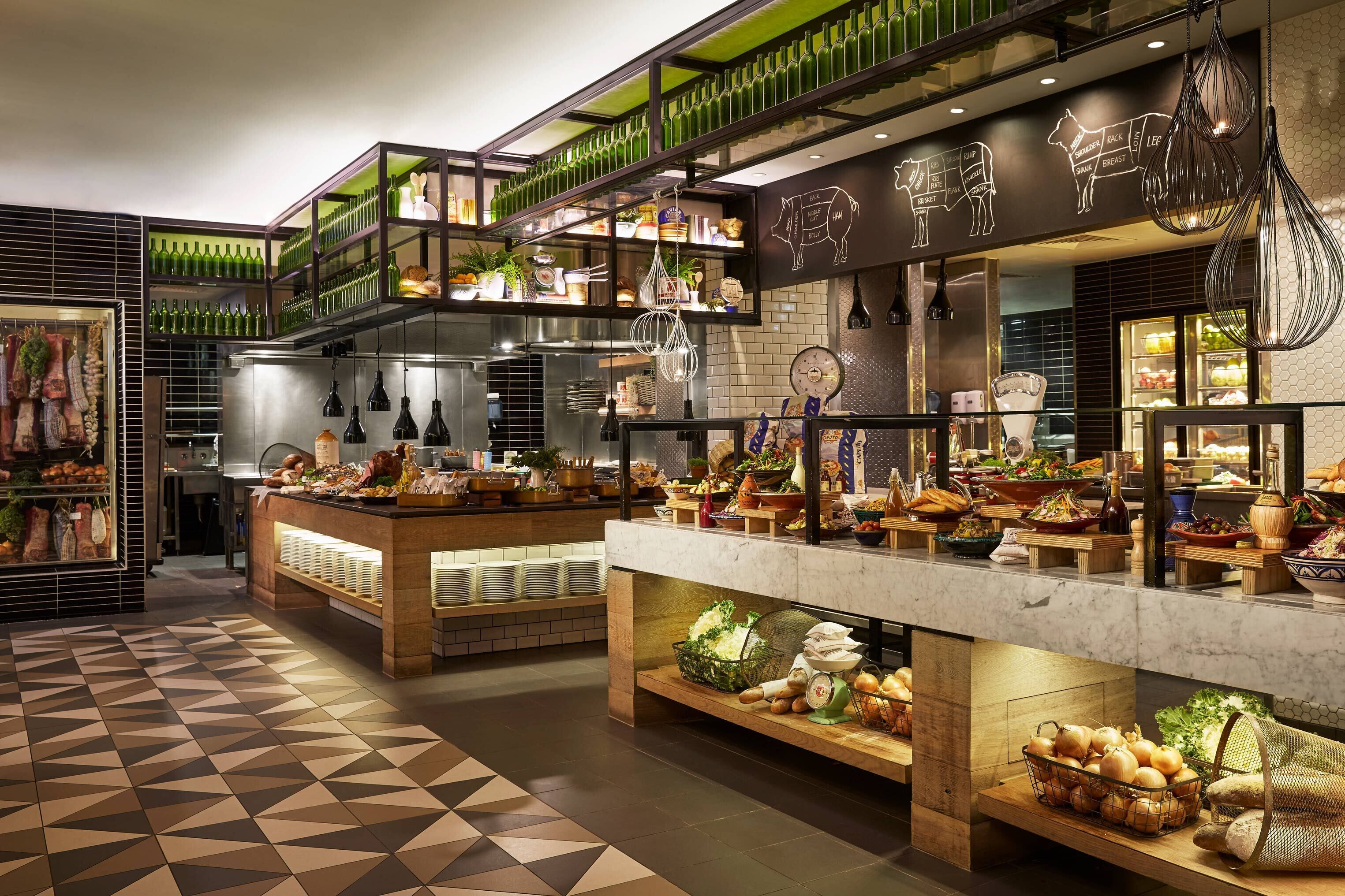 2 nhà hàng, phục vụ bữa sáng, bữa trưa, bữa tối, sushi 