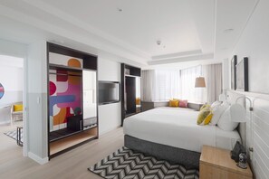 Suite, 1 Katil Raja (King), Ocean View | Bar mini, peti besi dalam bilik, langsir/tirai gelap terus 