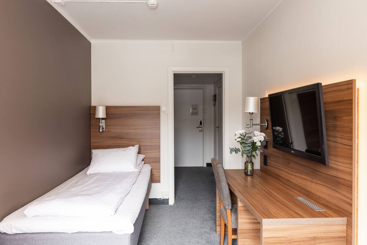 standard single room (small) | blackout curtains, free wifi, bed sheets, alarm clocks