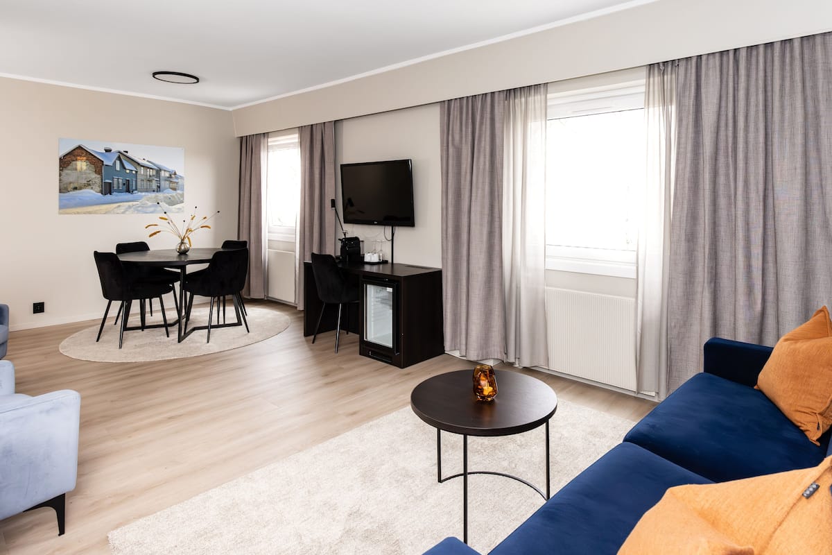 Blackout curtains, free WiFi, bed sheets, alarm clocks