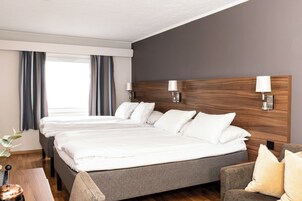 Blackout drapes, free WiFi, bed sheets, alarm clocks