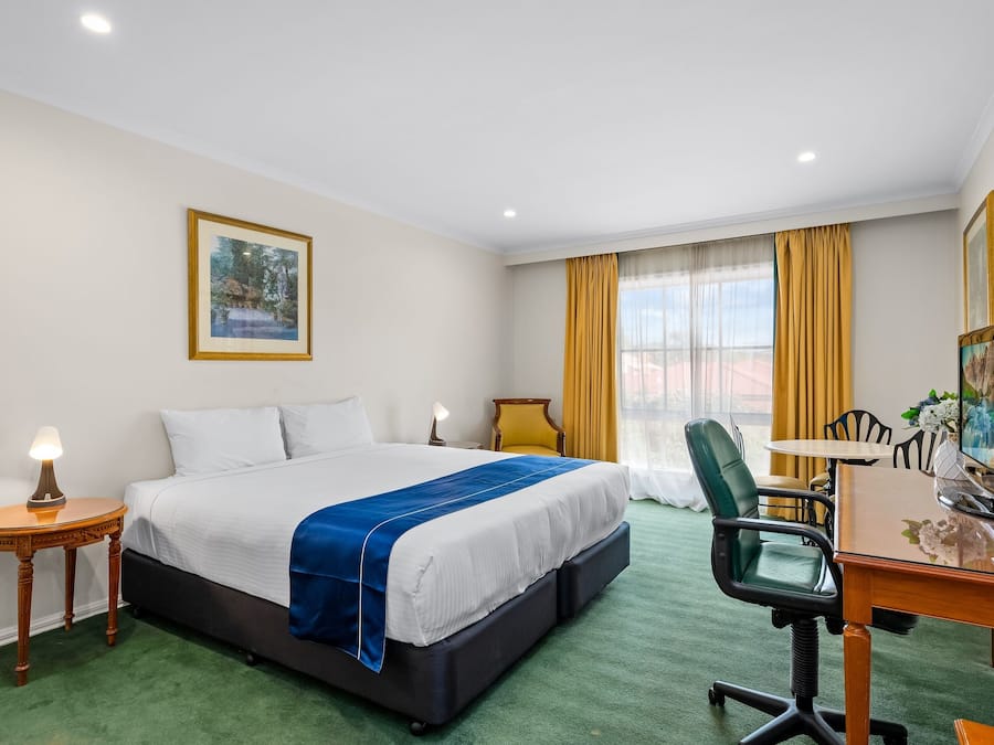 Standard Suite | Desk, soundproofing, iron/ironing board, cribs/infant beds