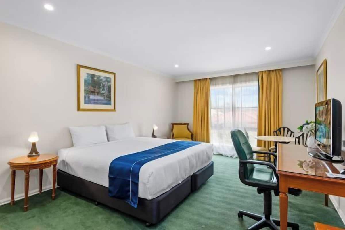 1 bedroom, desk, soundproofing, iron/ironing board