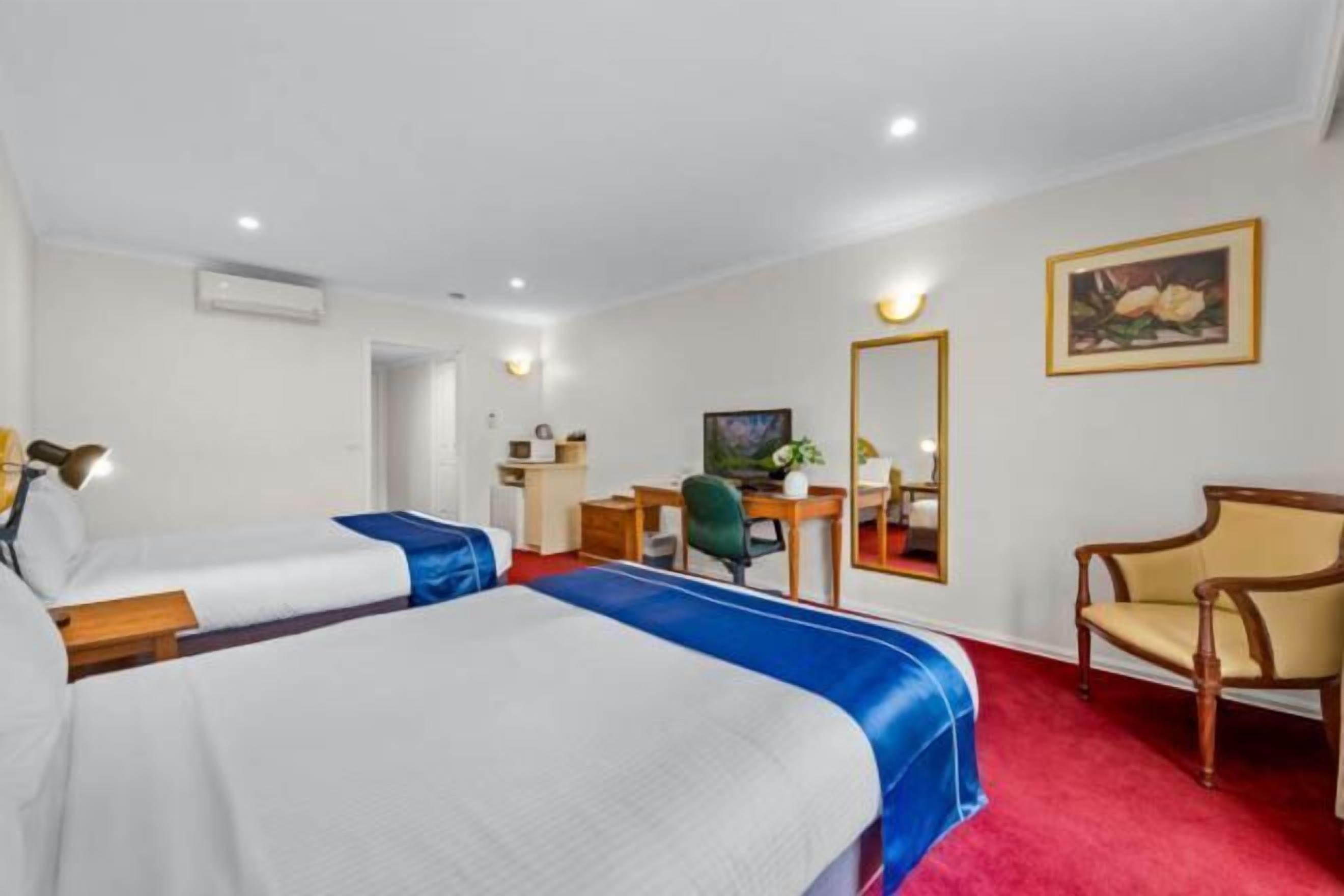 办公桌、隔音、熨斗/熨衣板、婴儿床