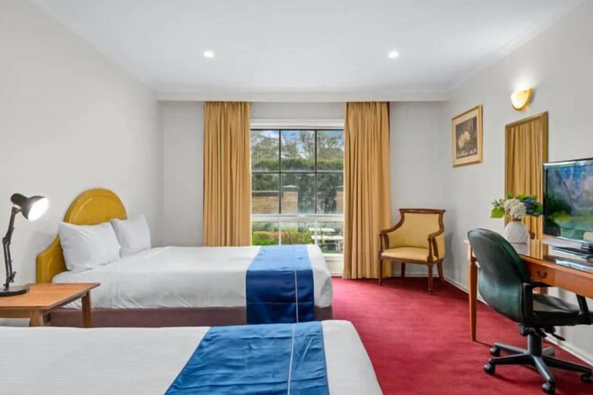 1 slaapkamer, een bureau, geluiddichte muren