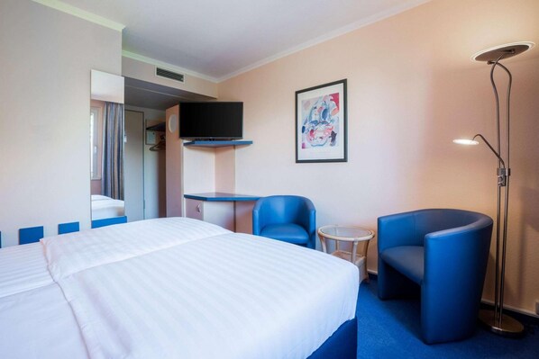 In-room safe, desk, soundproofing, free WiFi