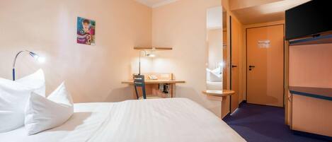 In-room safe, desk, soundproofing, free WiFi