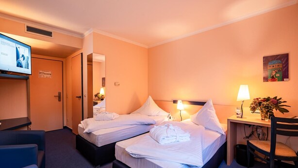 In-room safe, desk, soundproofing, WiFi (free) - Quality Hotel am Tierpark (Gotha)