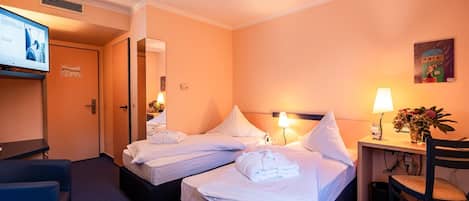 房內夾萬、書桌、隔音、免費 Wi-Fi