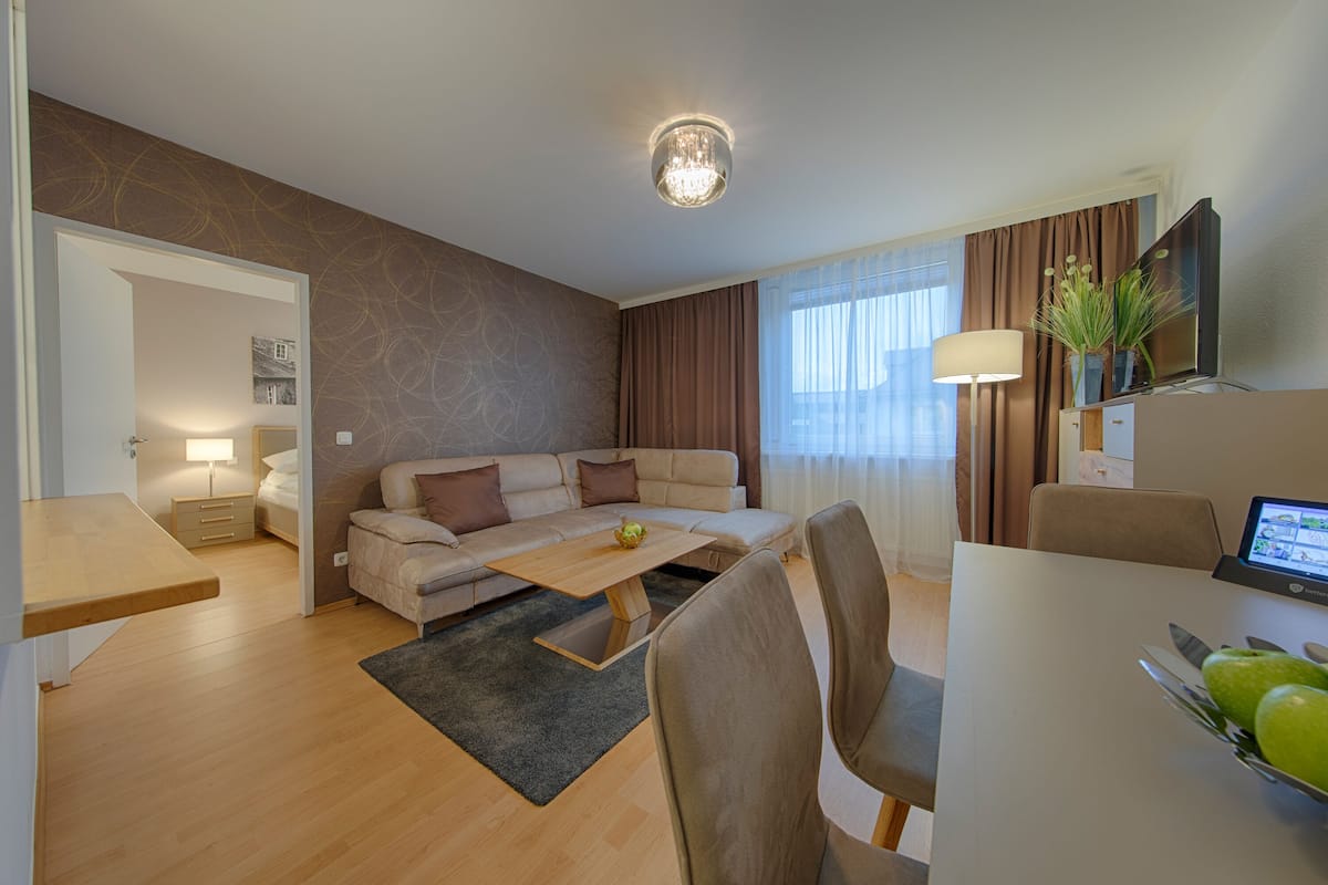 Comfort-Apartment, 1 Doppelbett, Küche (Living Room;with Sofabed) | Wohnzimmer