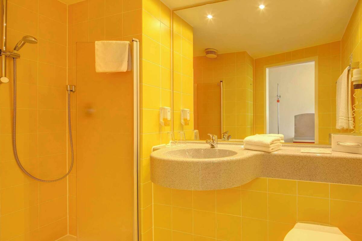 Regadera, regadera tipo lluvia, amenidades de baño gratuitas