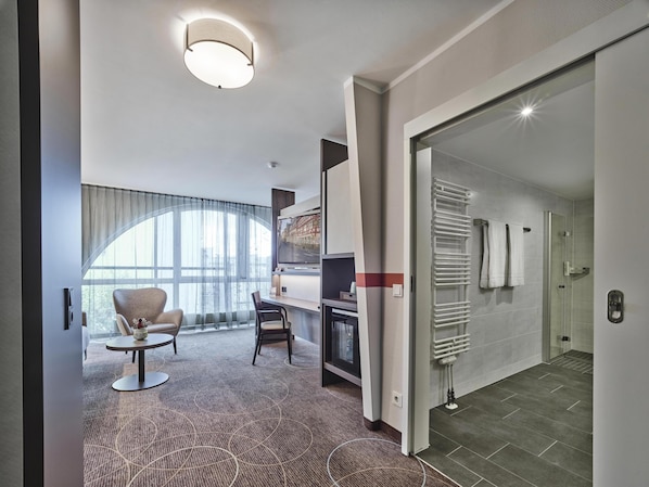Suite, 2 Twin Beds (Cozy Sitting Corner) | Hypo-allergenic bedding, in-room safe, blackout drapes, soundproofing - Best Western Hotel Wetzlar (Wetzlar)