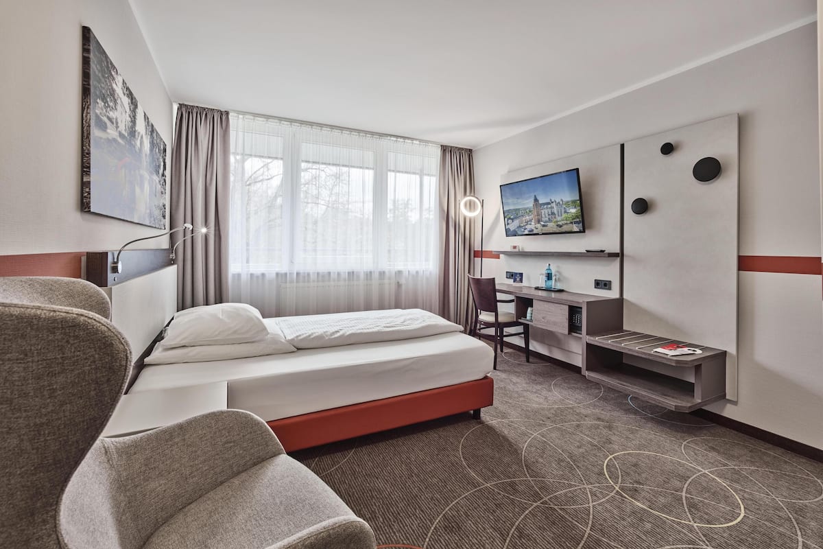 Literie hypoallergénique, coffres-forts dans les chambres