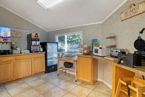 Free daily buffet breakfast  - Quality Inn Fredericksburg near Historic Downtown (Fredericksburg)