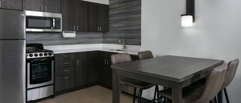 1 habitación, escritorio y cortinas blackout