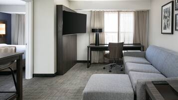 Suite, 1 Double Bed | Desk, laptop workspace, blackout drapes, iron/ironing board
