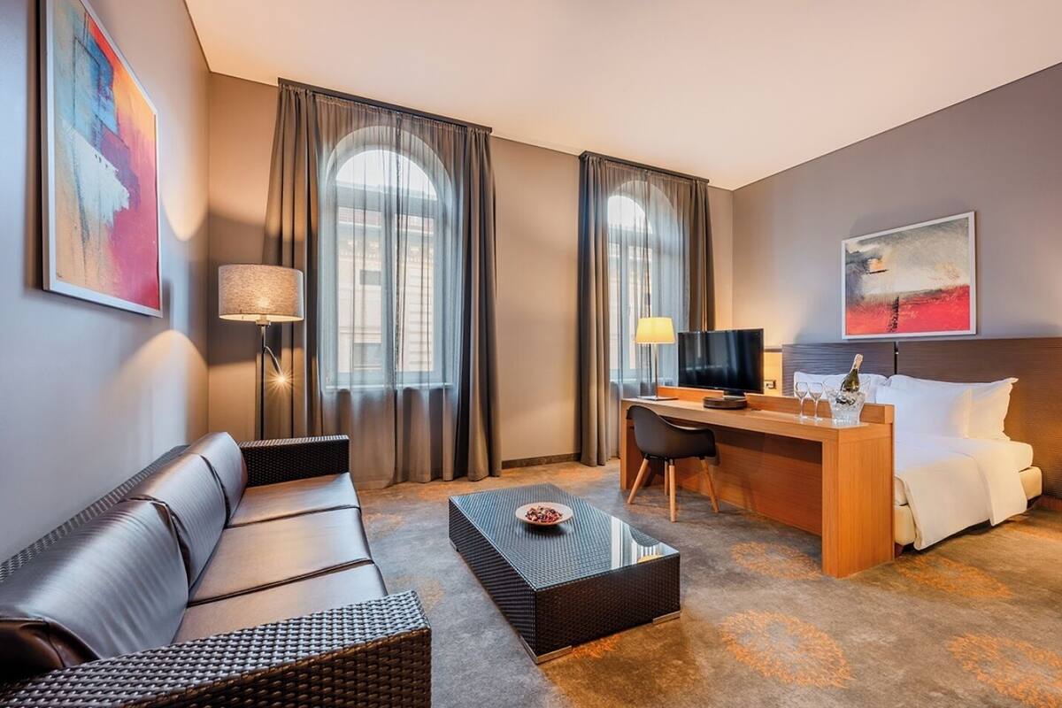 Deluxe Double Room | Minibar, in-room safe, desk, blackout curtains