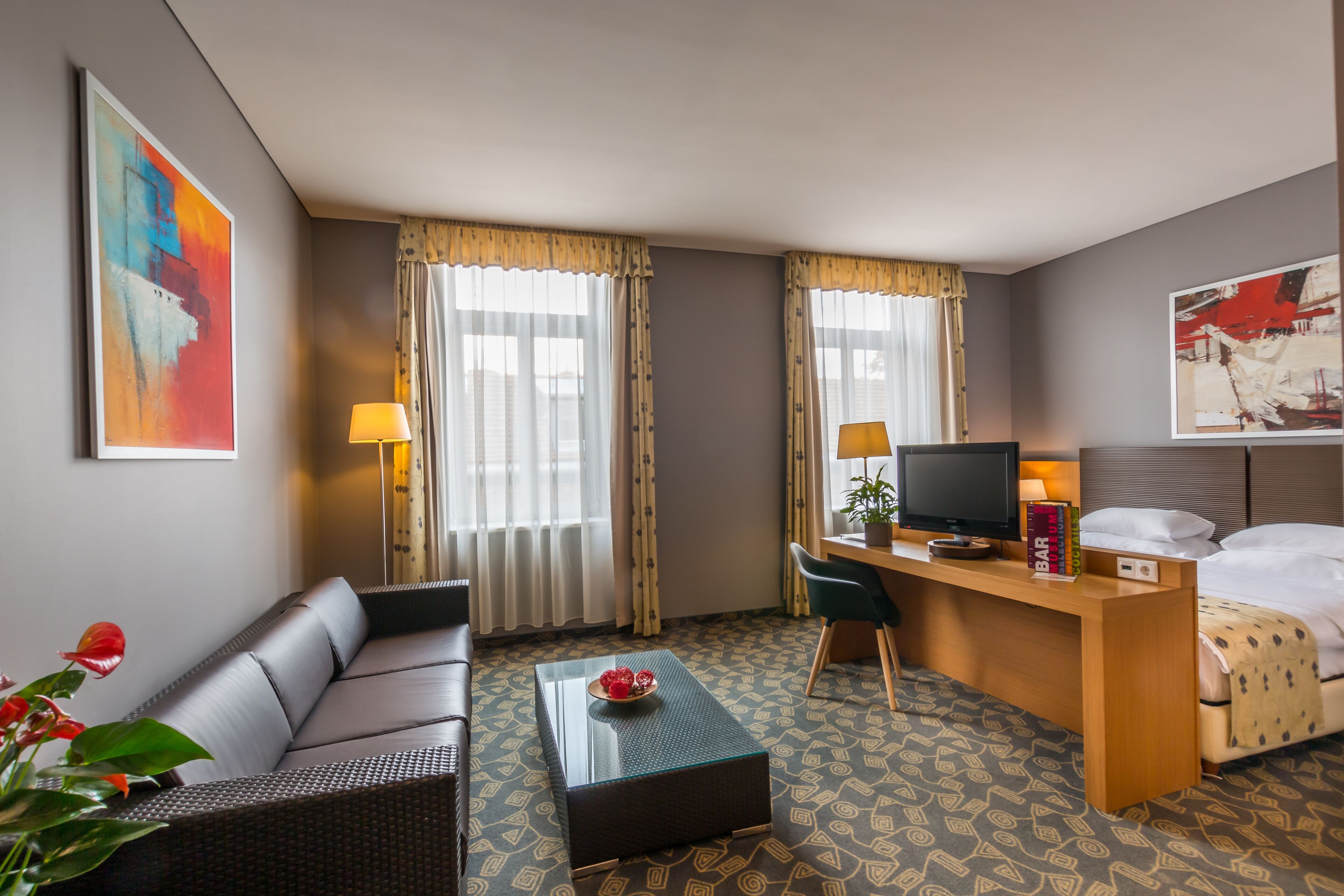 deluxe double room | 1 bedroom, minibar, in-room safe, desk