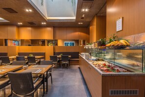 Daily buffet breakfast (EUR 18 per person) - Hotel Museum Budapest (Budapest)