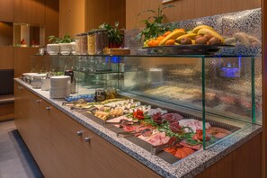 Dagelijks ontbijtbuffet (EUR 12 per persoon)