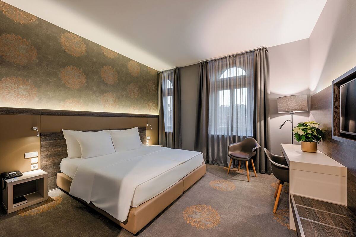 Superior Double Room | Minibar, in-room safe, desk, blackout curtains