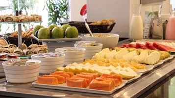 Daily buffet breakfast (BRL 27 per person)