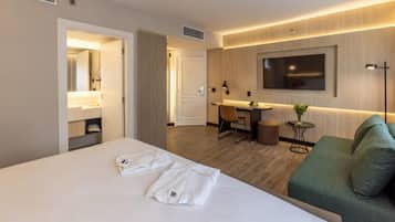 Luxo Casal - 1 Cama Casal | Minibar, caja fuerte, escritorio y cortinas opacas