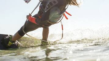 Surfing/bodyboarding