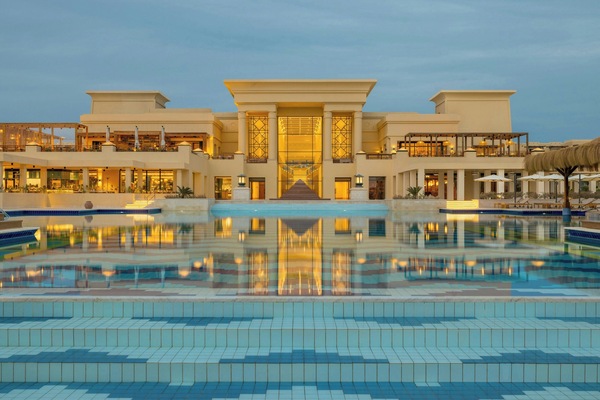 3 outdoor pools, pool umbrellas, sun loungers