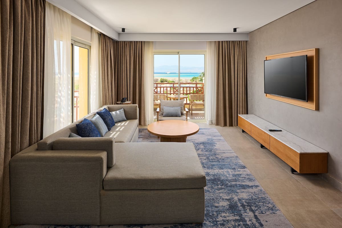 executive suite, 1 bedroom, sea view | 1 bedroom, egyptian cotton sheets, premium bedding, pillow-top beds