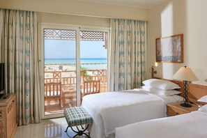 Deluxe Suite, 1 Bedroom, Sea View | Beach