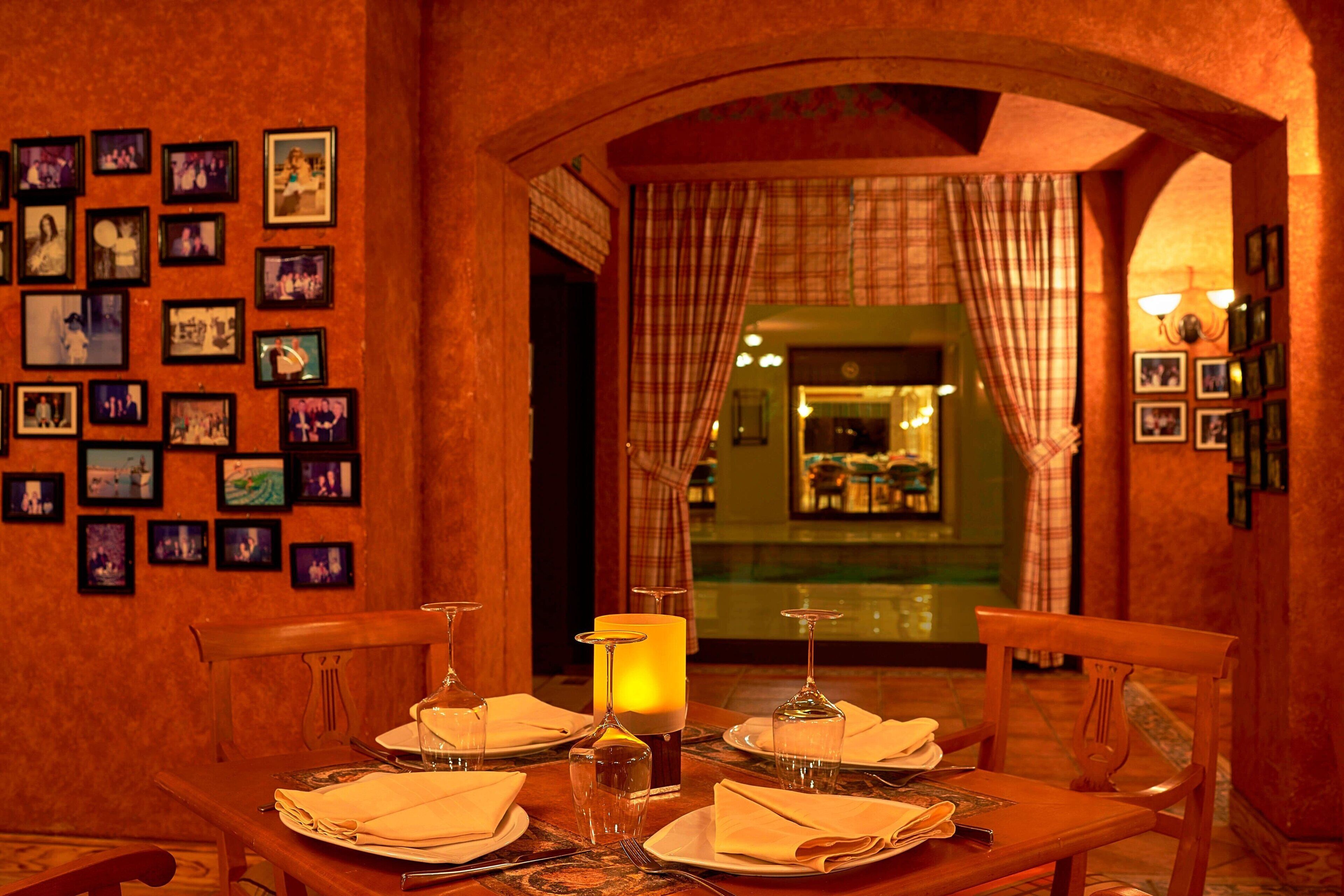 3 restaurants, breakfast, lunch, dinner served; international cuisine