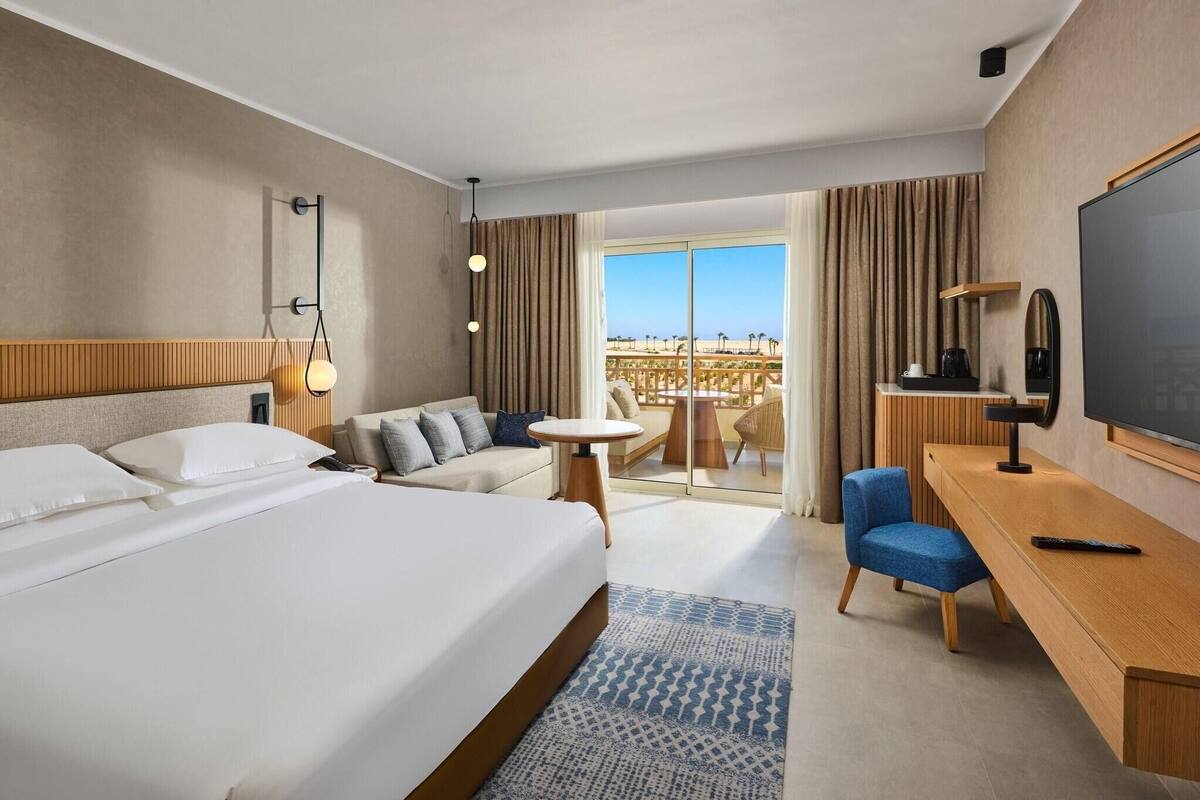Egyptian cotton sheets, premium bedding, pillow-top beds, minibar