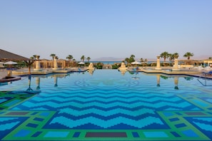 3 outdoor pools, pool umbrellas, sun loungers