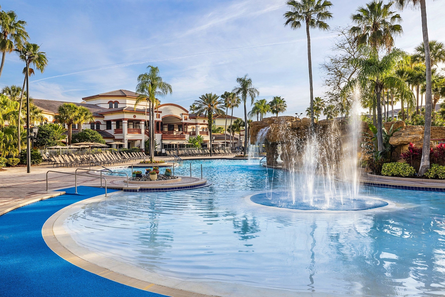 5 outdoor pools, free cabanas, pool umbrellas