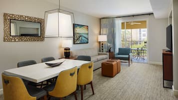 Flachbildfernseher, DVD-Player, Tischtennisplatte, Pay-TV