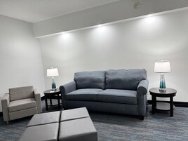 Colchones con pillow-top, escritorio y espacio para trabajar con laptop