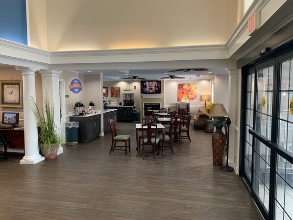 Free daily continental breakfast 