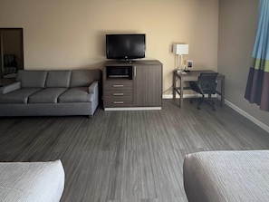 Suite, 1 trÚs grand lit et 1 canapé-lit, non-fumeur | Bureau, fer et planche à repasser, accÚs au Wi-Fi (inclus)