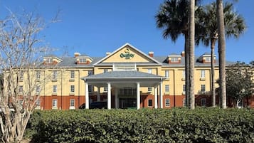 Skrivebord, strykejern/-brett, wi-fi (inkludert) og sengetøy