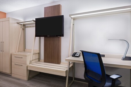 Holiday Inn Express Suites Nearest Universal Orlando, an IHG Hotel - Image 23