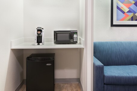 Holiday Inn Express Suites Nearest Universal Orlando, an IHG Hotel - Image 41