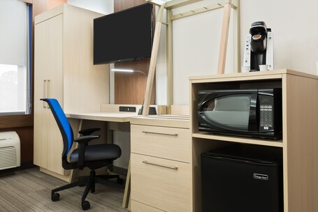 Holiday Inn Express Suites Nearest Universal Orlando, an IHG Hotel - Image 18