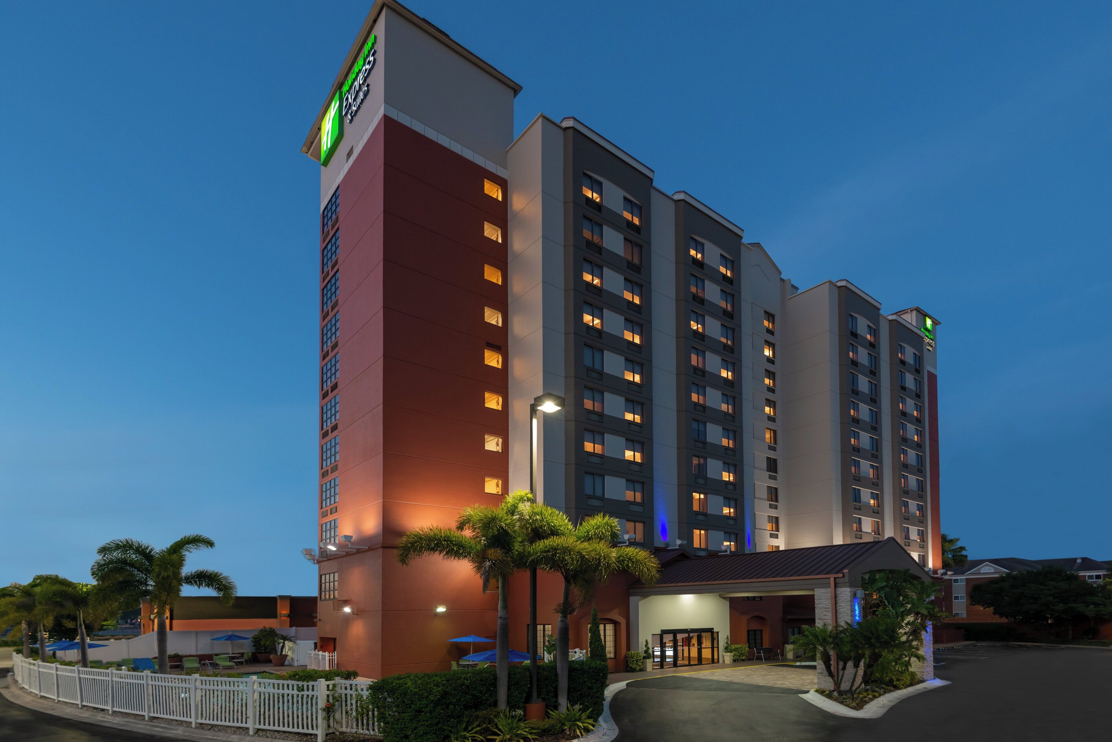 Photo - Holiday Inn Express & Suites Nearest Universal Orlando by IHG